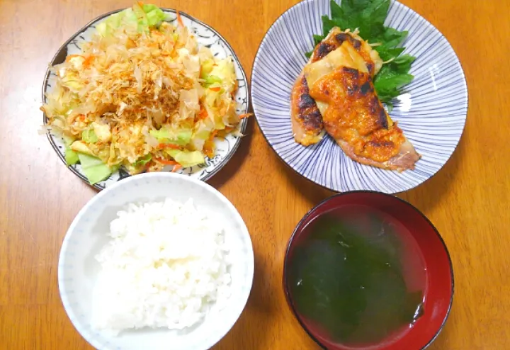 Snapdishの料理写真:３月１６日　鯵の梅肉味噌焼き　キャベツと豆腐のチャンプルー　わかめスープ|いもこ。さん