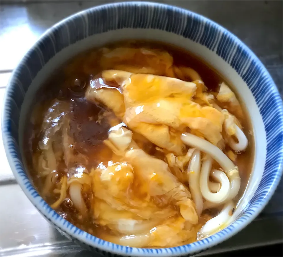 Snapdishの料理写真:ランチに、火入れが難しいかき玉うどんを頂きます。心と体が温まります😋🎵|ギムレットさん