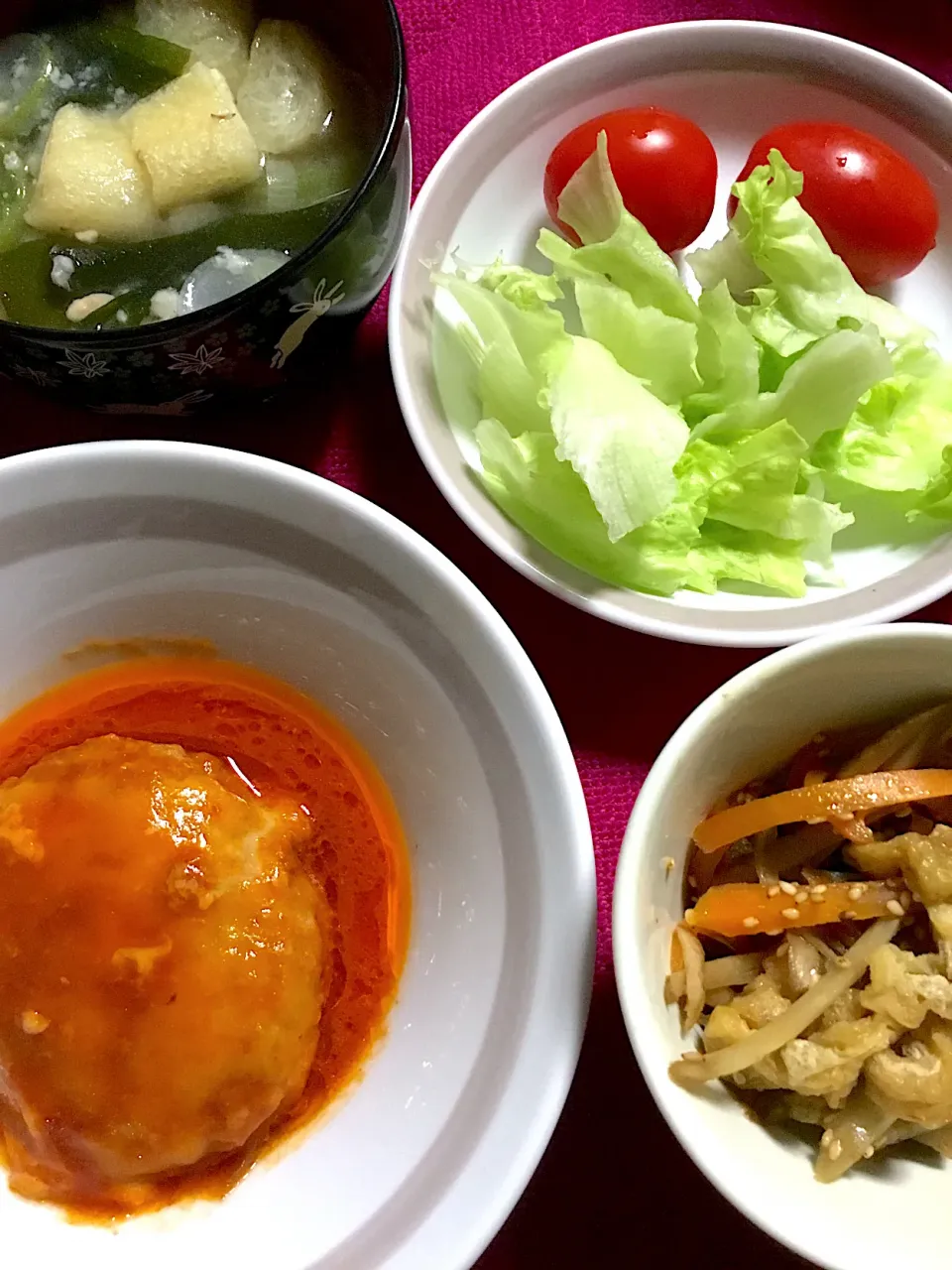 煮込みハンバーグチーズ🧀かけ　金平牛蒡　サラダ🥗　味噌汁|掛谷節子さん