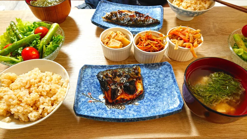 今日夕飯🌃🍴
作り置き煮物ズで簡単和食！！|Satomiさん