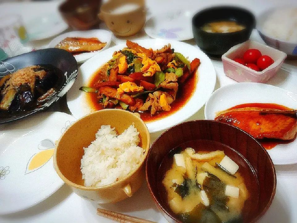 夕食(^ー^)
豚肉と卵炒め(さつま揚げ、チンゲン菜)
ブリの照り焼き
ナスの煮浸し
ミニトマト
お味噌汁(豆腐、油揚げ、ワカメ)|プリン☆さん