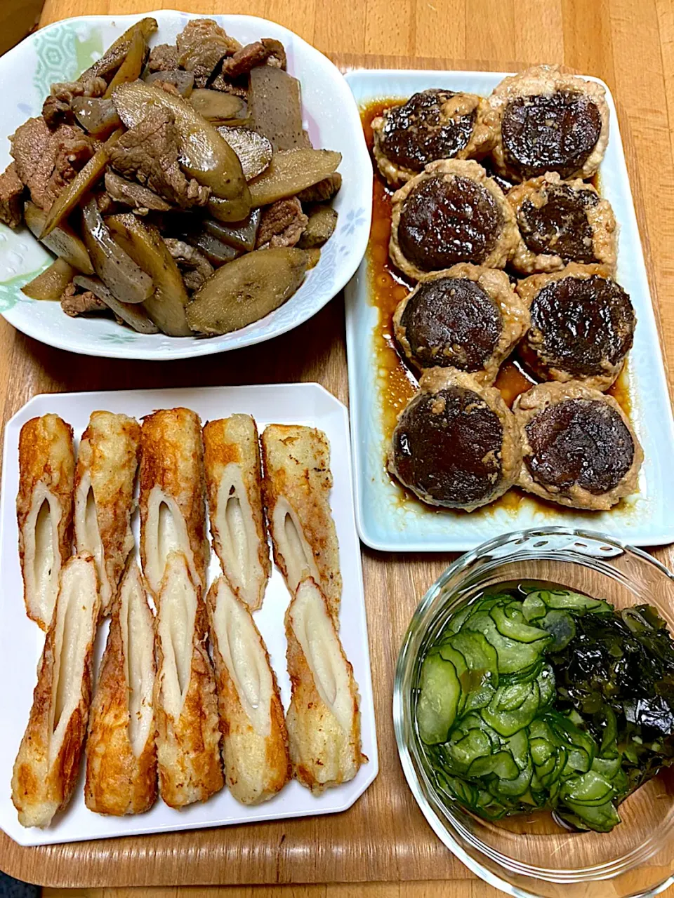 Snapdishの料理写真:牛ｽｼﾞ煮込＆椎茸肉詰＆竹輪揚げ＆酢の物|☘️yumiko😘💕さん