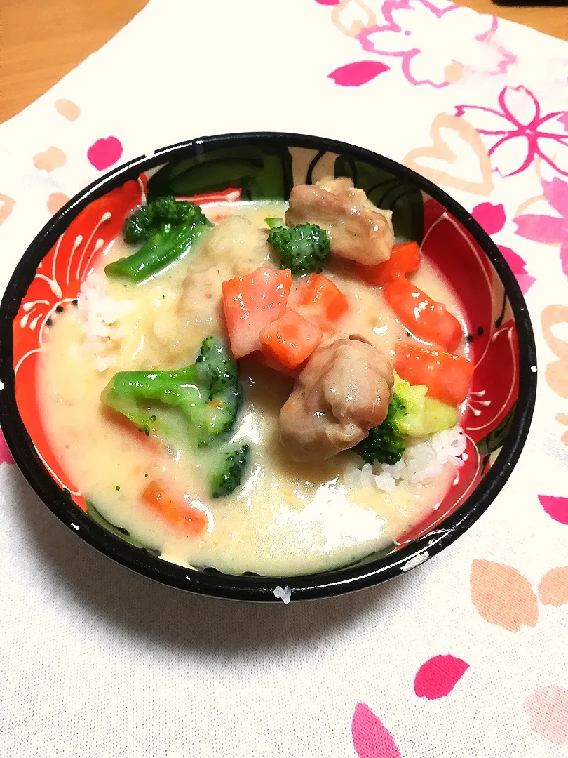 Dinner 小麦粉からのクリームシチュー
#チャレンジメニュー
#塩気は【これうまつゆ】を後かけ|tamakiさん