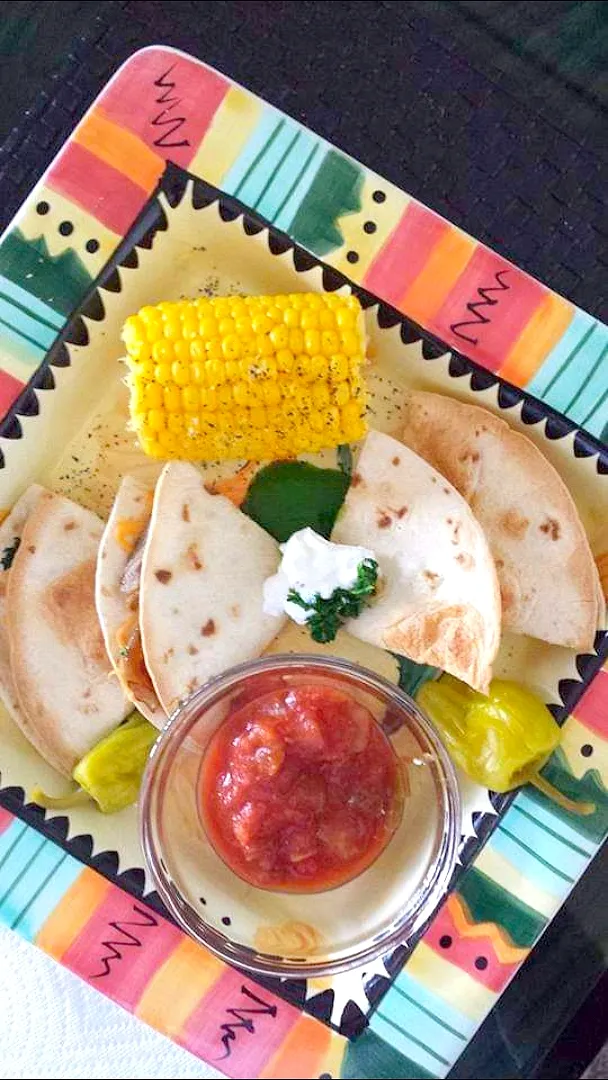 Three Cheese Quesadilla a la Spice Queen y  Salsa|spicequeenさん