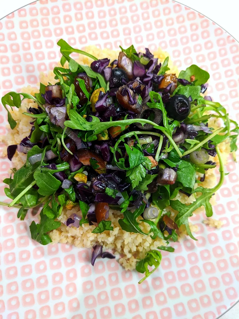 boulgour salad with red cabbage, date, pistachio, rocket, spring onion and shallots|Marleneさん