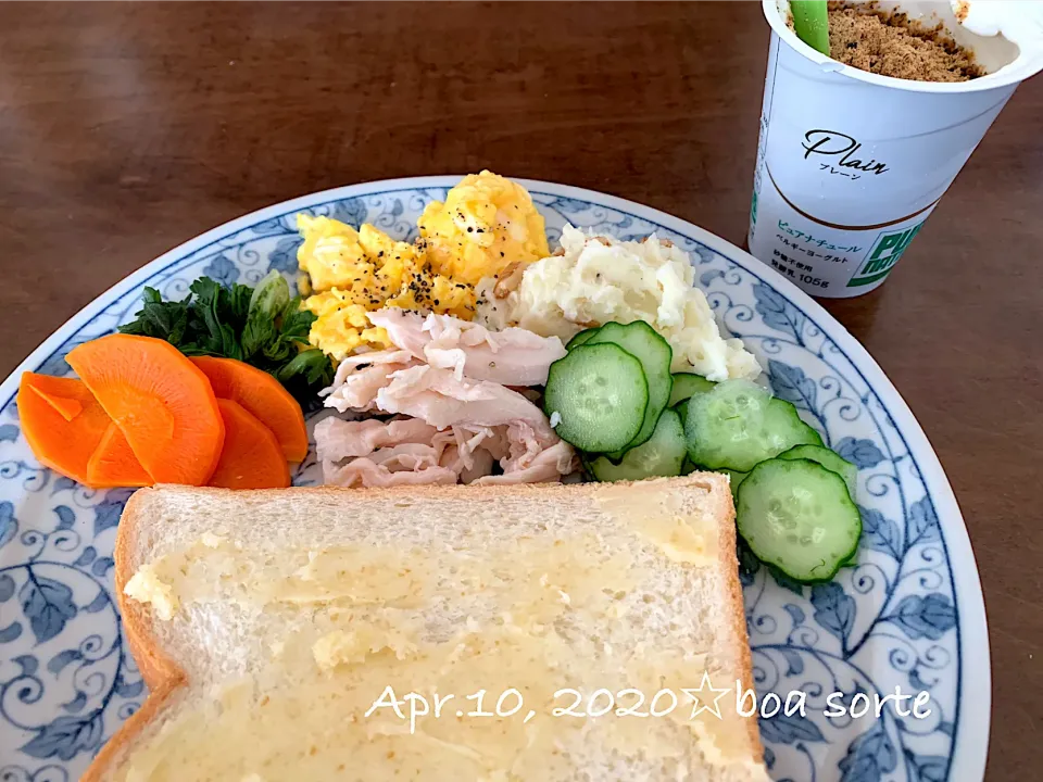 トースターが壊れた💧食パンは焼いた方が好きだな〜😅　ヨーグルトにはきな粉を入れます|kaoriさん