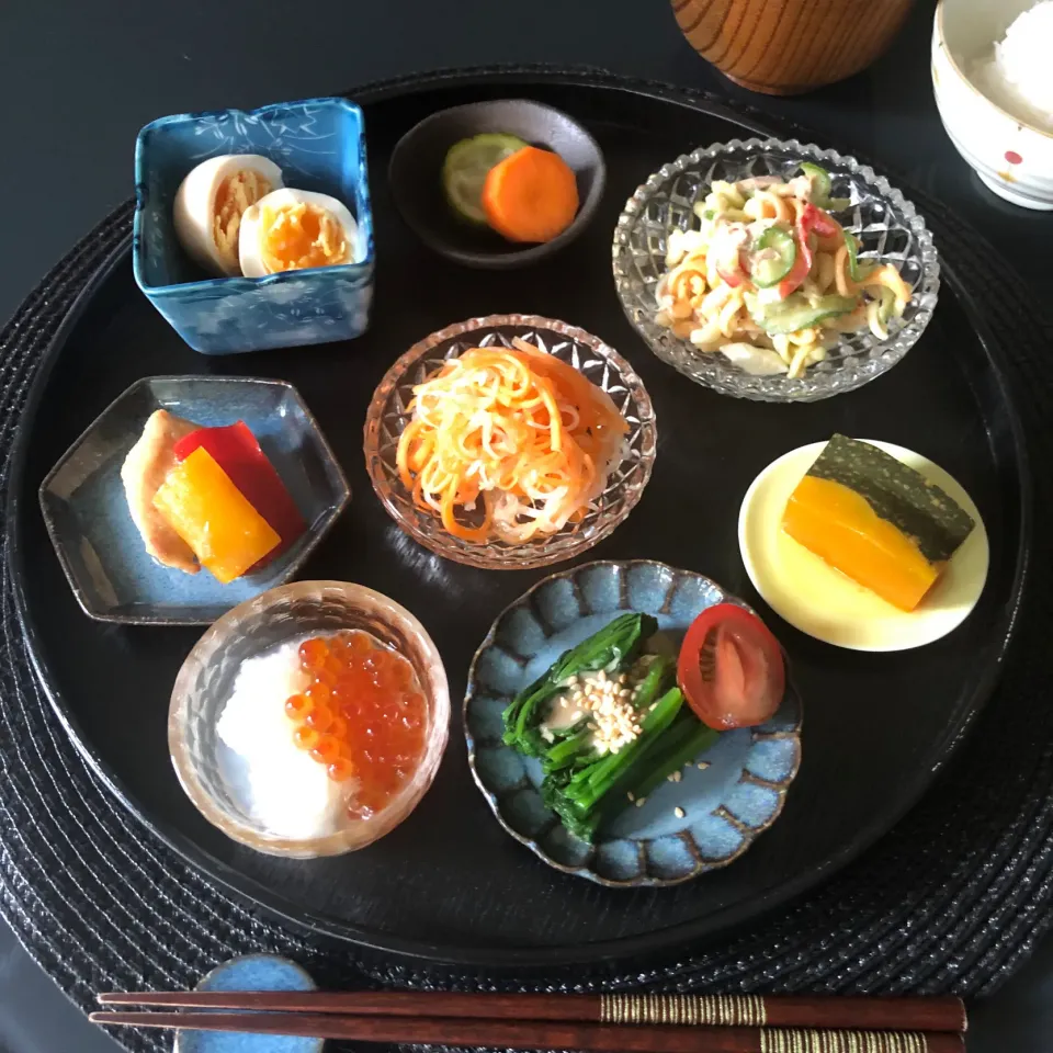 Snapdishの料理写真:豆皿並べて朝ご飯|Yunさん