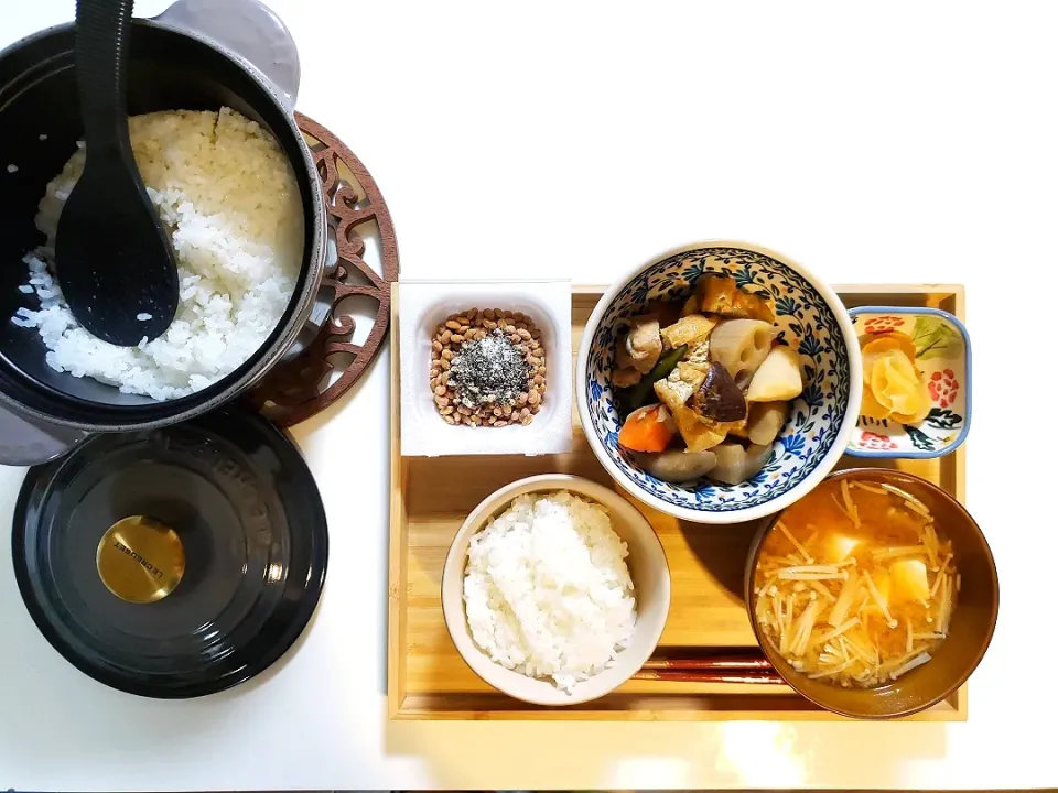 定食屋さんごっこ　筑前煮、えのきと豆腐のお味噌汁、納豆|nokorinさん