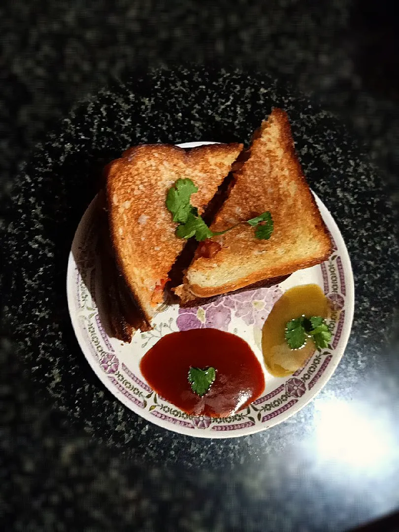 Snapdishの料理写真:Healthy Bread tomato_onion spread|shivuさん