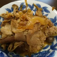 Snapdishの料理写真:牛肉としめじの甘辛炒め|ゆきんこさん