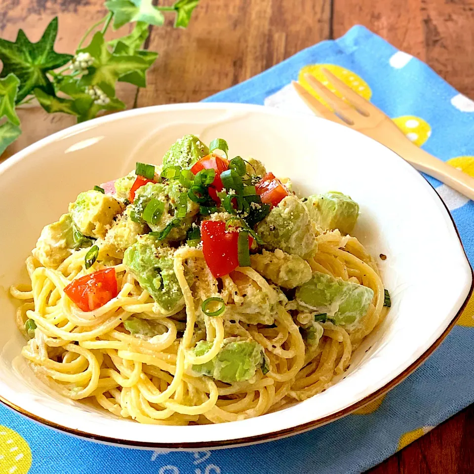 アボカドとクリチのパスタ🥑|あゆさん