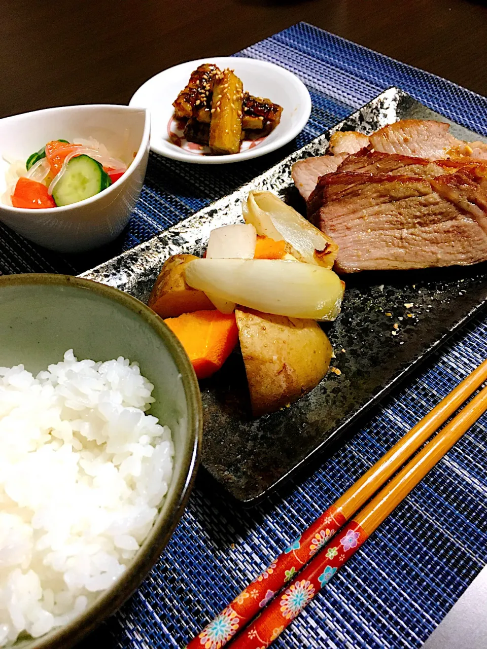 Snapdishの料理写真:豚と野菜のオーブン焼き　春雨サラダ　ごぼうの甘辛|ちぐあささん