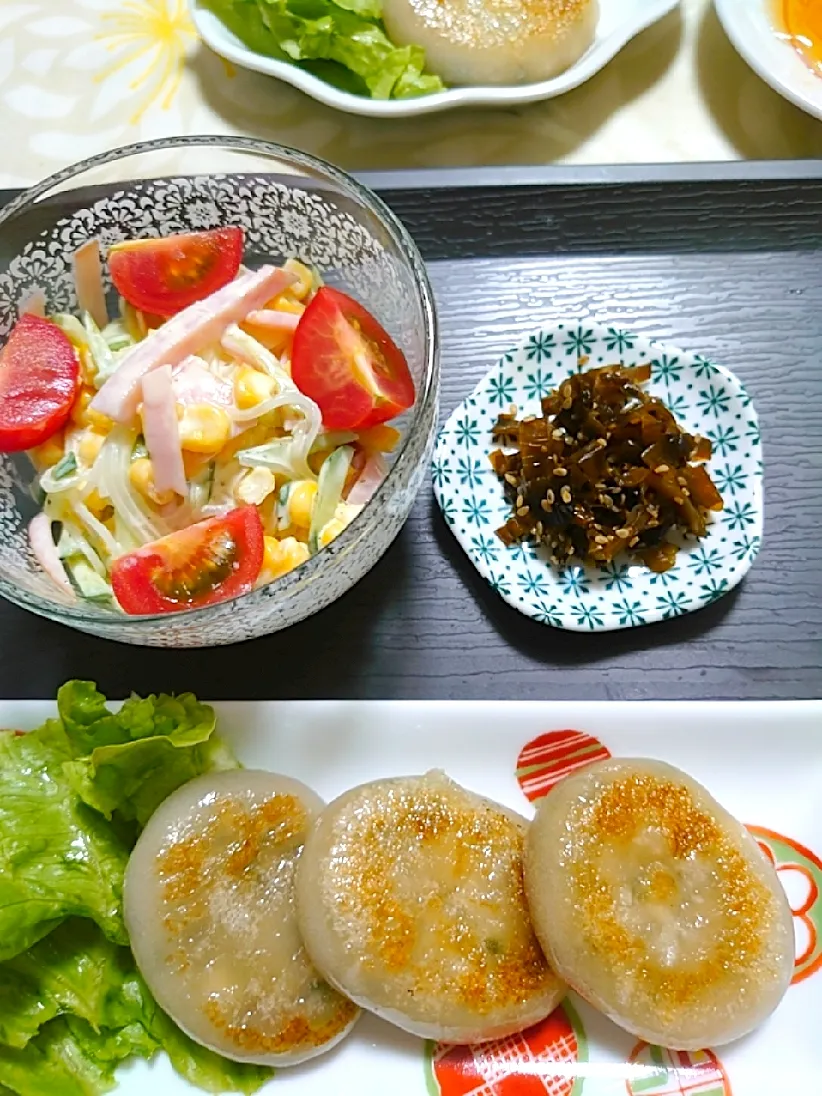 今夜はニラ饅頭 
焼いただけ

シルバーサラダ
茎ワカメつくだ煮|🍒ふみりん🍒さん