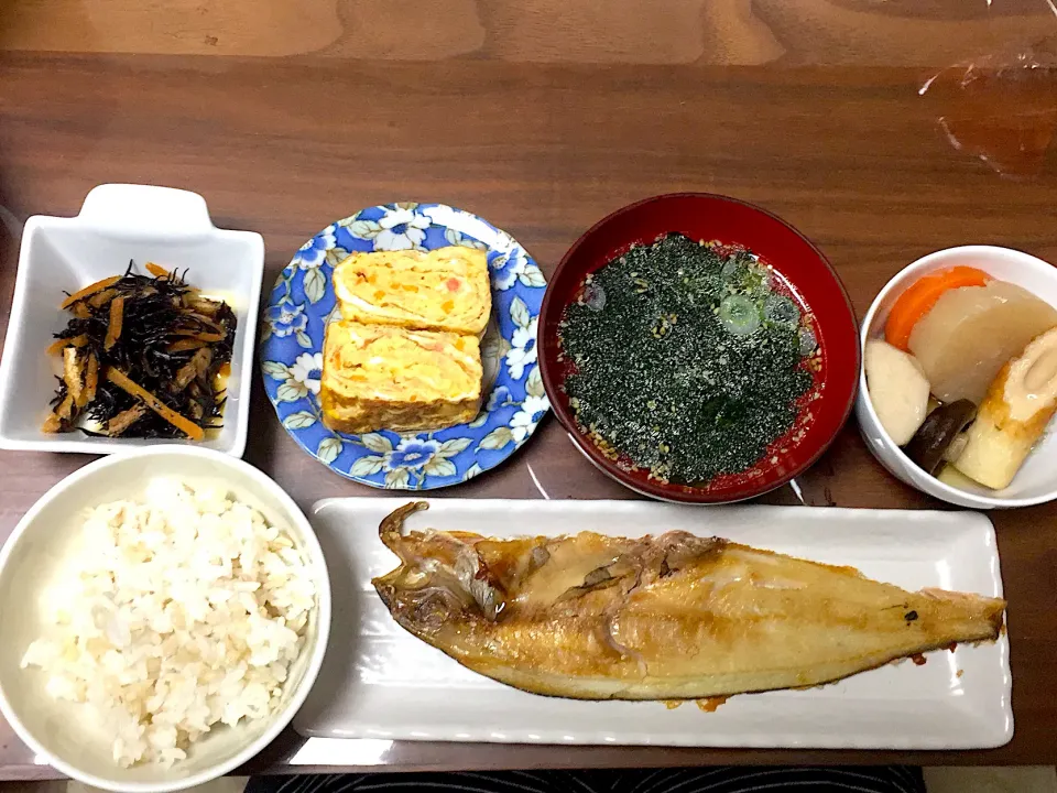 Snapdishの料理写真:ホッケの開き 大根の煮物 わかめスープ お好み焼き風卵焼き ひじきの煮物|おさむん17さん