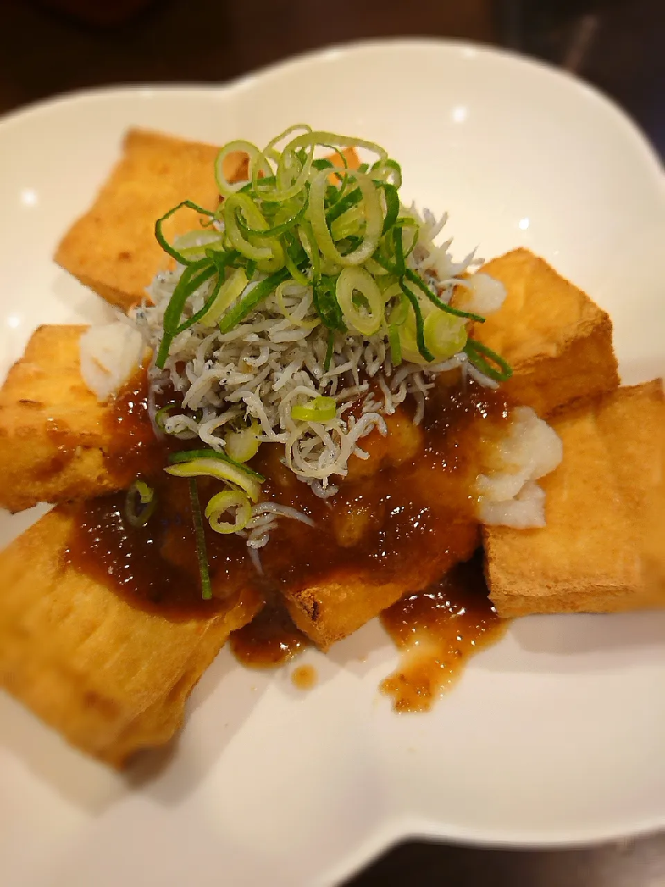 サクサク厚揚げ焼き
のおろしポン酢しらすのせ😋|みぽりん♪さん