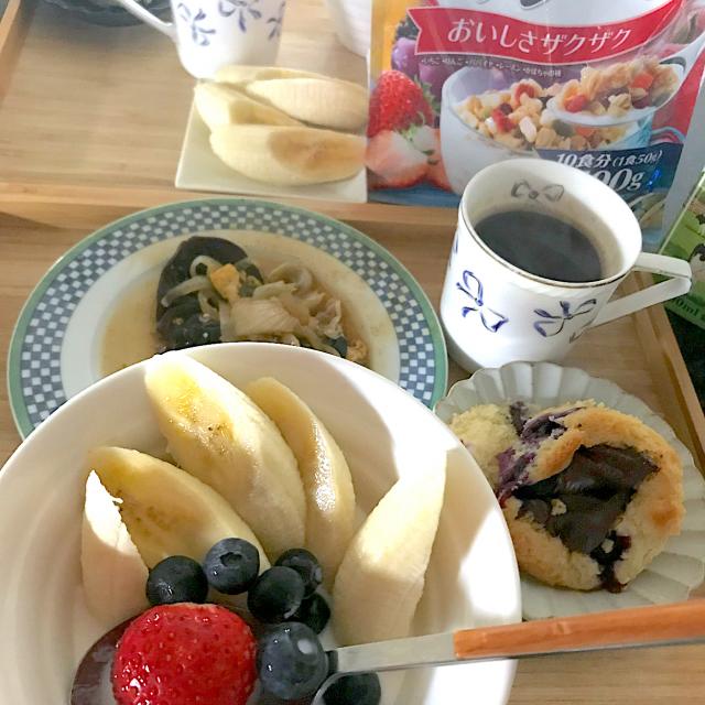 フルーツグラノーラとマフィンな朝 シュトママ Snapdish スナップディッシュ Id Di8a8a