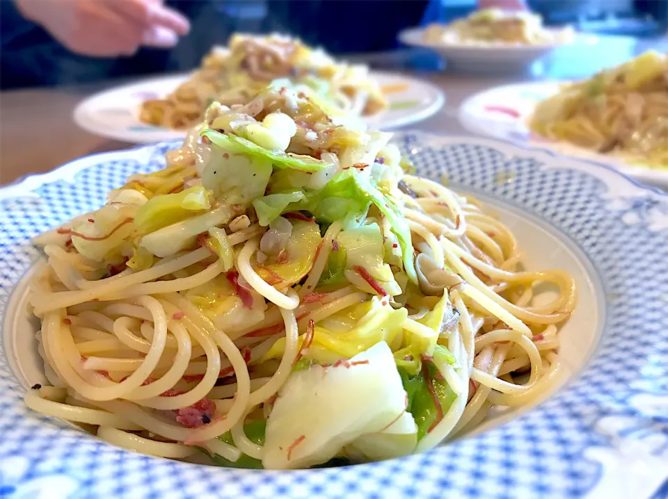 今日のパパパスタ【コンビーフとキャベツのペペロンチーノ】|不動南平さん