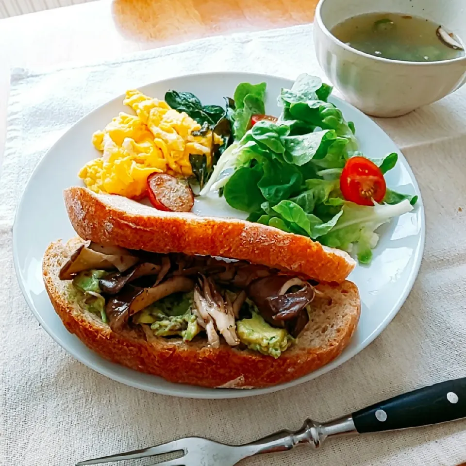 カンパーニュサンドで朝ごはん|えるえるさん