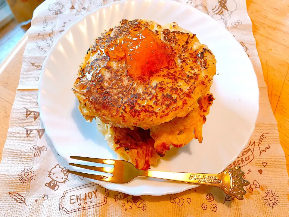 中華麺をリメイク✨麺パンケーキ〜マーマレードジャム飾りメープルシロップ〜|なぎさん