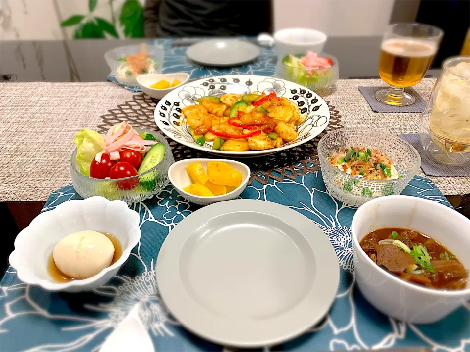 Snapdishの料理写真:海老とイカの麻辣炒め、牛すじ味噌煮、冷奴、味付け卵😊|ゆかさん