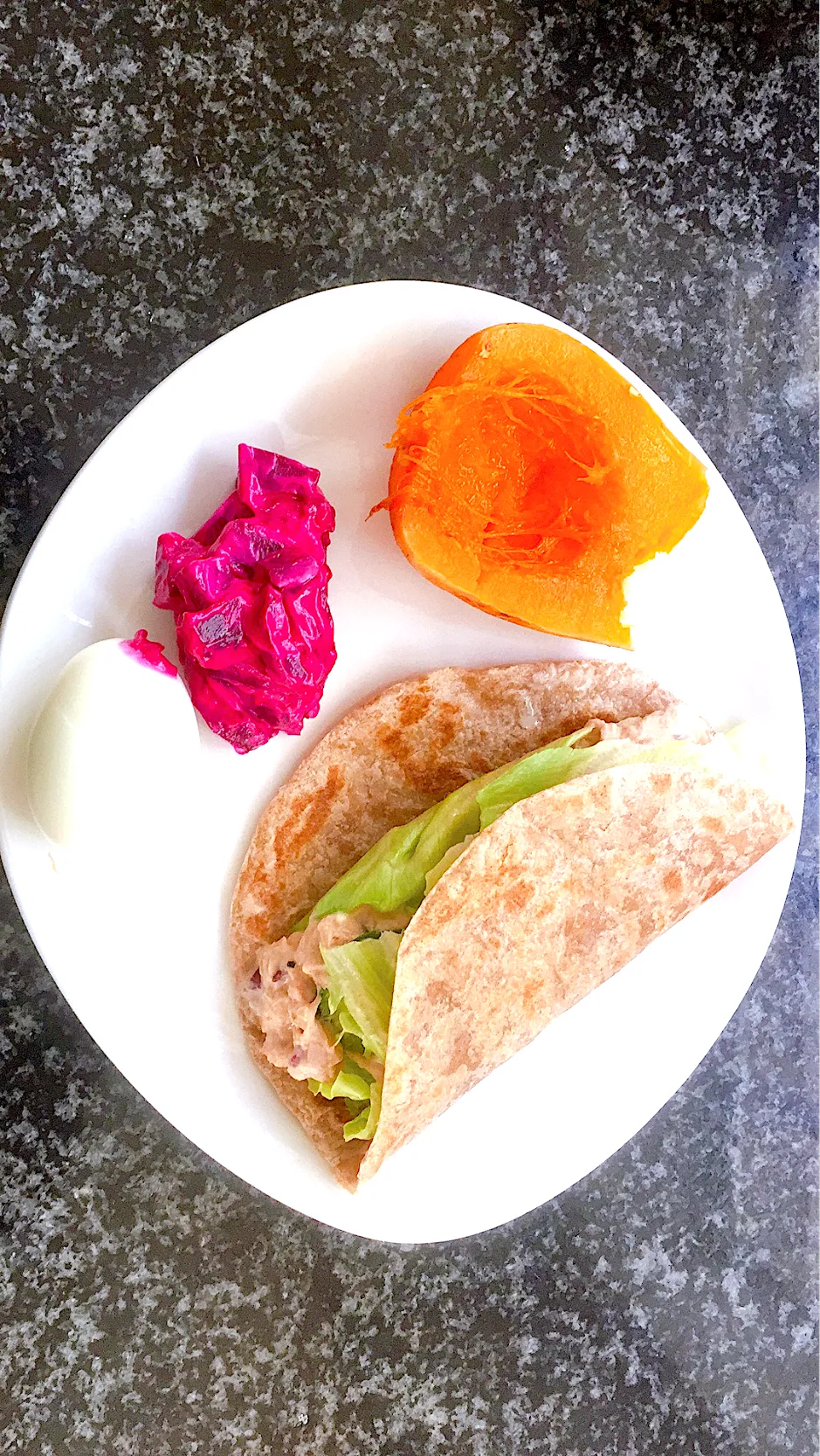 Butternut with beet salad and boiled egg....wrap with lettuce n tuna salad|China☺️さん