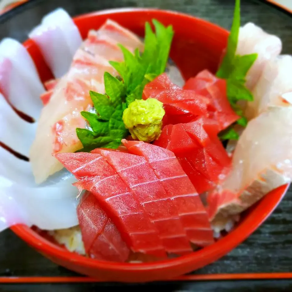 こじゃんと海鮮丼🍜|こまちさん