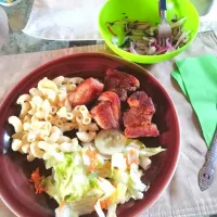 Snapdishの料理写真:Carnitas de Cerdo con ensalada y cebolla morada|Desireさん