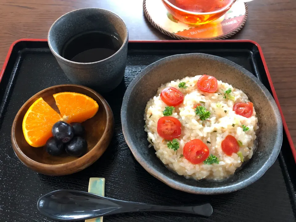 今日の朝ごはん。トマトと玉ねぎとエリンギのリゾット|笙　みかんさん