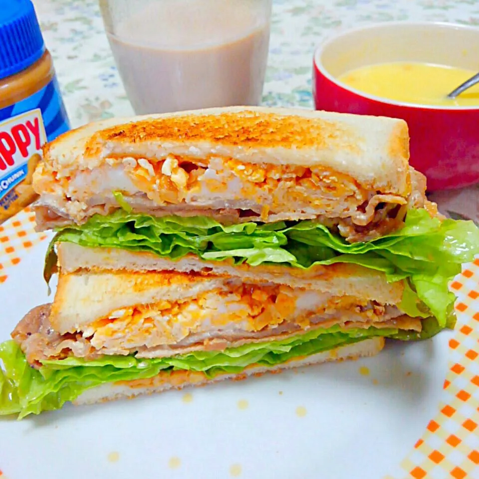 台湾風🍞豚肉とスクランブルエッグのピーナッツバターホットサンド|うたかた。さん