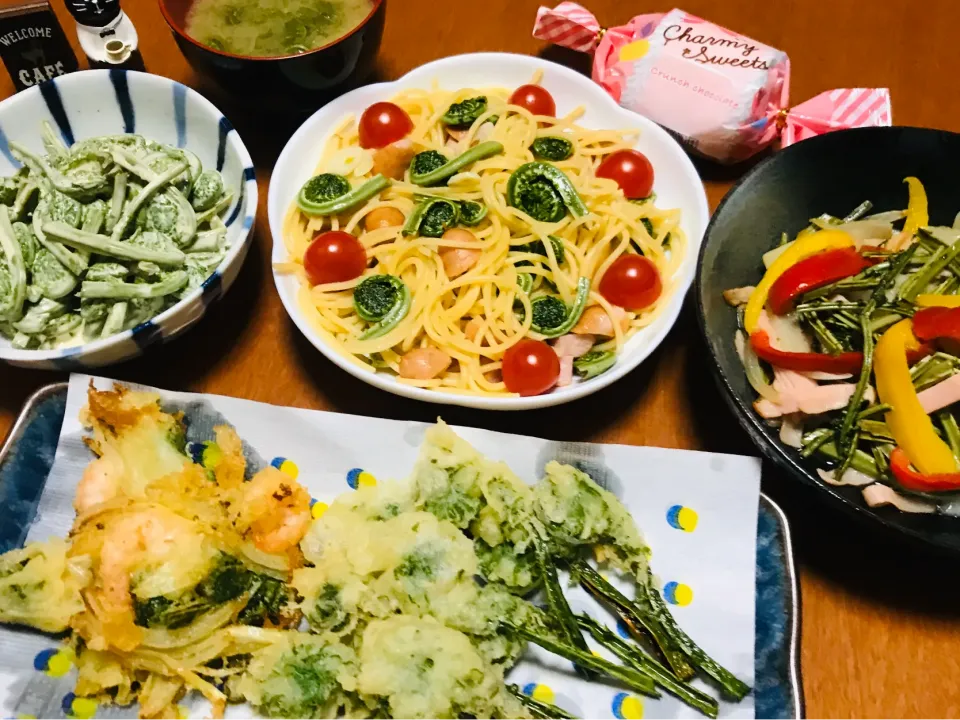 Snapdishの料理写真:山菜「こごみ」づくし〜♪|バシュランさん