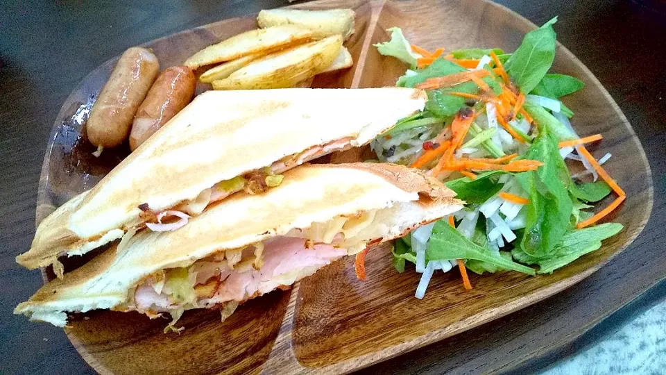 ホットサンド朝ごはん🥪|じょうさん