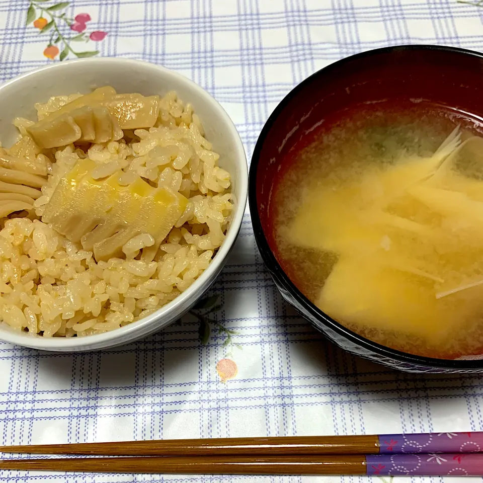 Snapdishの料理写真:筍ご飯と味噌汁|iguigupopさん