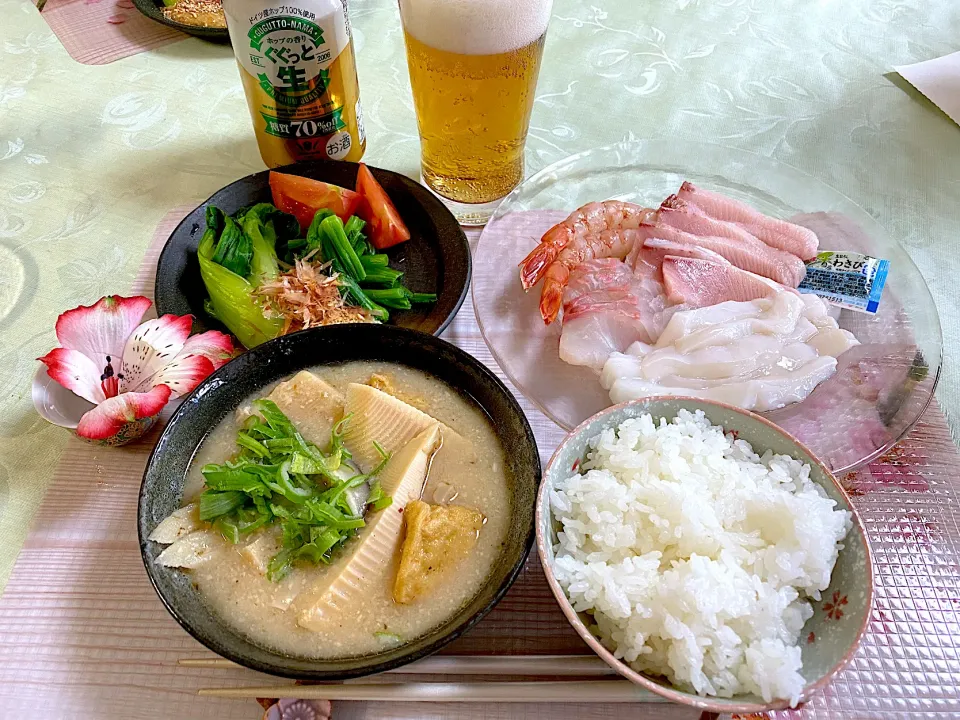 Snapdishの料理写真:日曜ランチ🍽お刺身でビール🍺|ぽっちさん