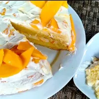 Snapdishの料理写真:Mangoes and cream cake|wildheartさん