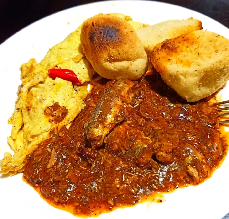 Scrambled Eggs with Sardines and Pandesal|The Wretched Chefさん