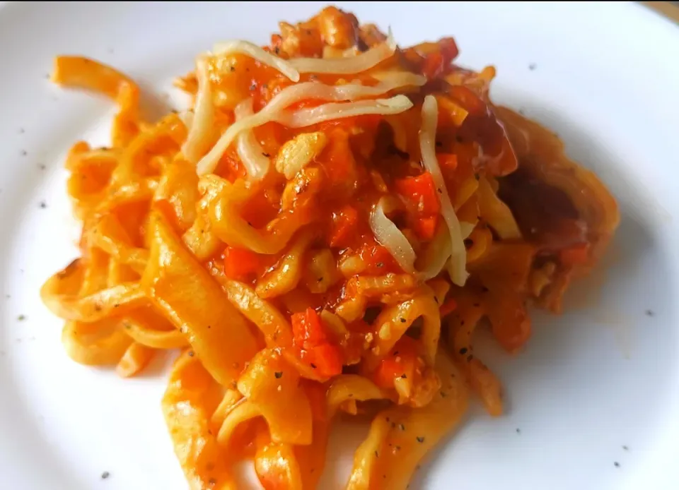 Snapdishの料理写真:Handmade pasta with chicken and luncheon bolognese sauce|Jorge Bernal Márquezさん