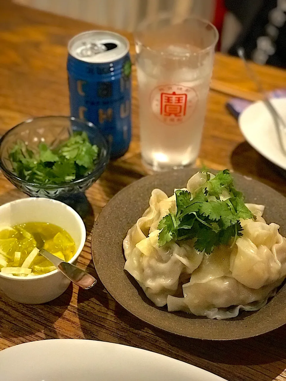 ライム&オリーブオイルで食べるラム肉の水餃子🥟で乾杯|まーさん