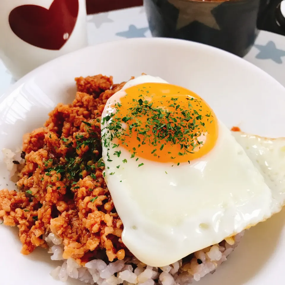 鶏そぼろアレンジご飯|白のパンダさん