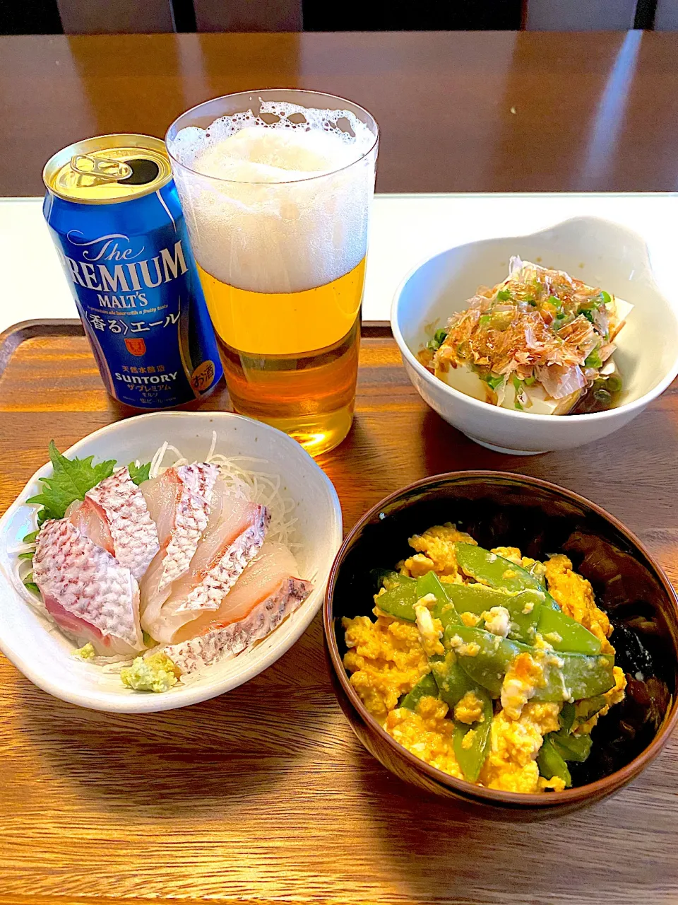 Snapdishの料理写真:おうち居酒屋 鯛の湯引き きぬさやの卵とじ 冷奴 ビール🍺|流線形さん