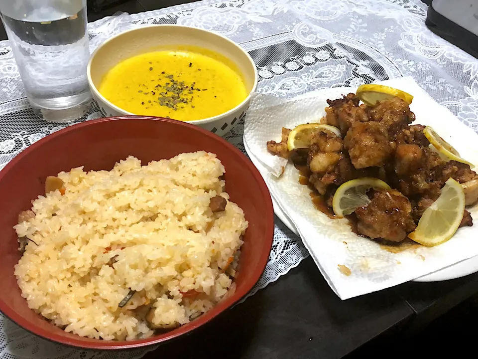 Snapdishの料理写真:炊き込みご飯、唐揚げのレモンソース掛け、かぼちゃスープ|誠至さん