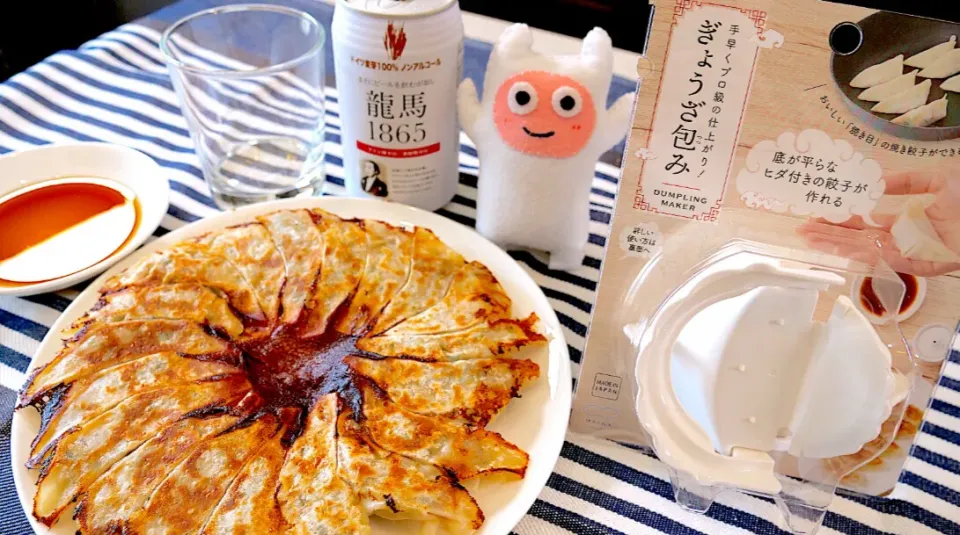 【斬新な餃子包み器】を使って餃子作ってみた‼️|ヨッチャンさん