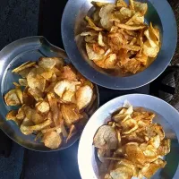 Snapdishの料理写真:Home-made potato chips|mycookeryalbumさん