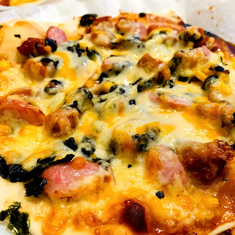 照り焼きチキンピザ🍕クリスピータイプ生地を手作り|いちごさん