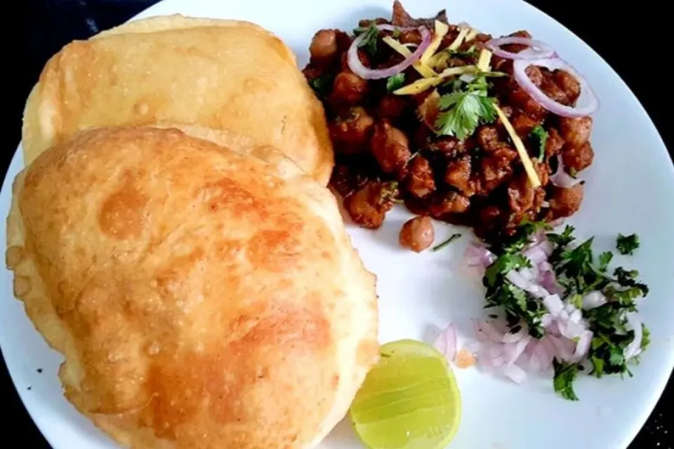 Snapdishの料理写真:Chole Bhature|Robgo101さん