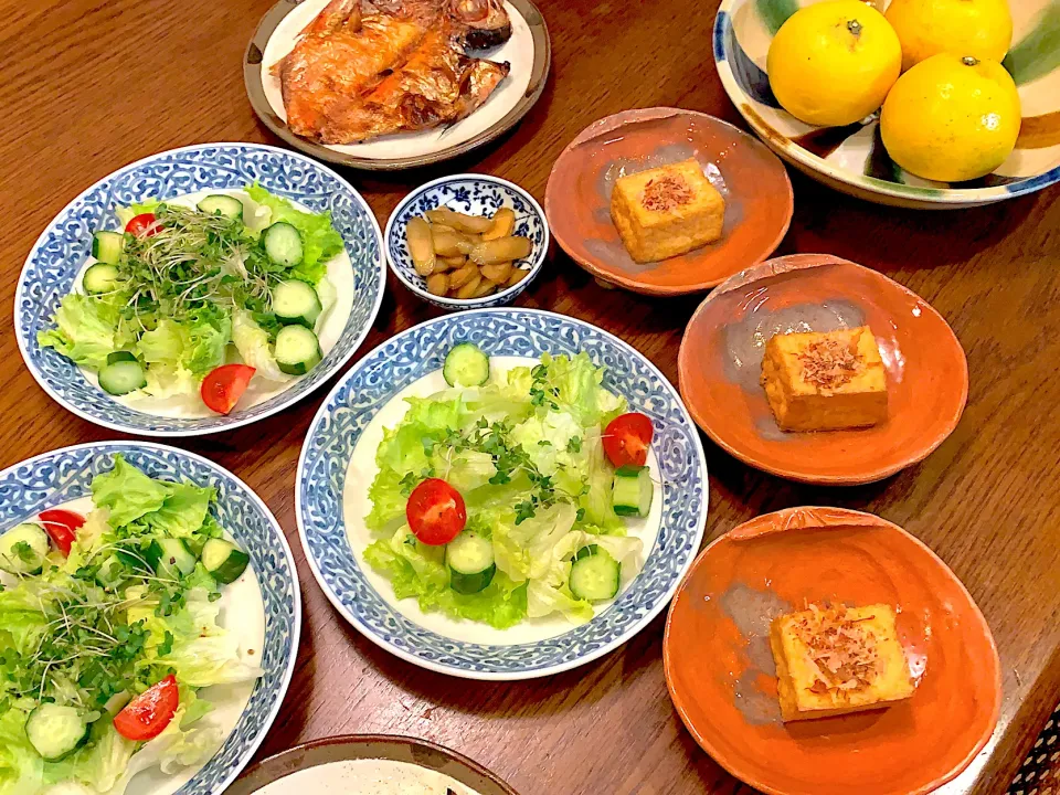 Snapdishの料理写真:金目鯛の干物🐡厚揚げ・サラダ🥗独活の煮物・日向夏🍋今日の夕食20200412|rococoさん