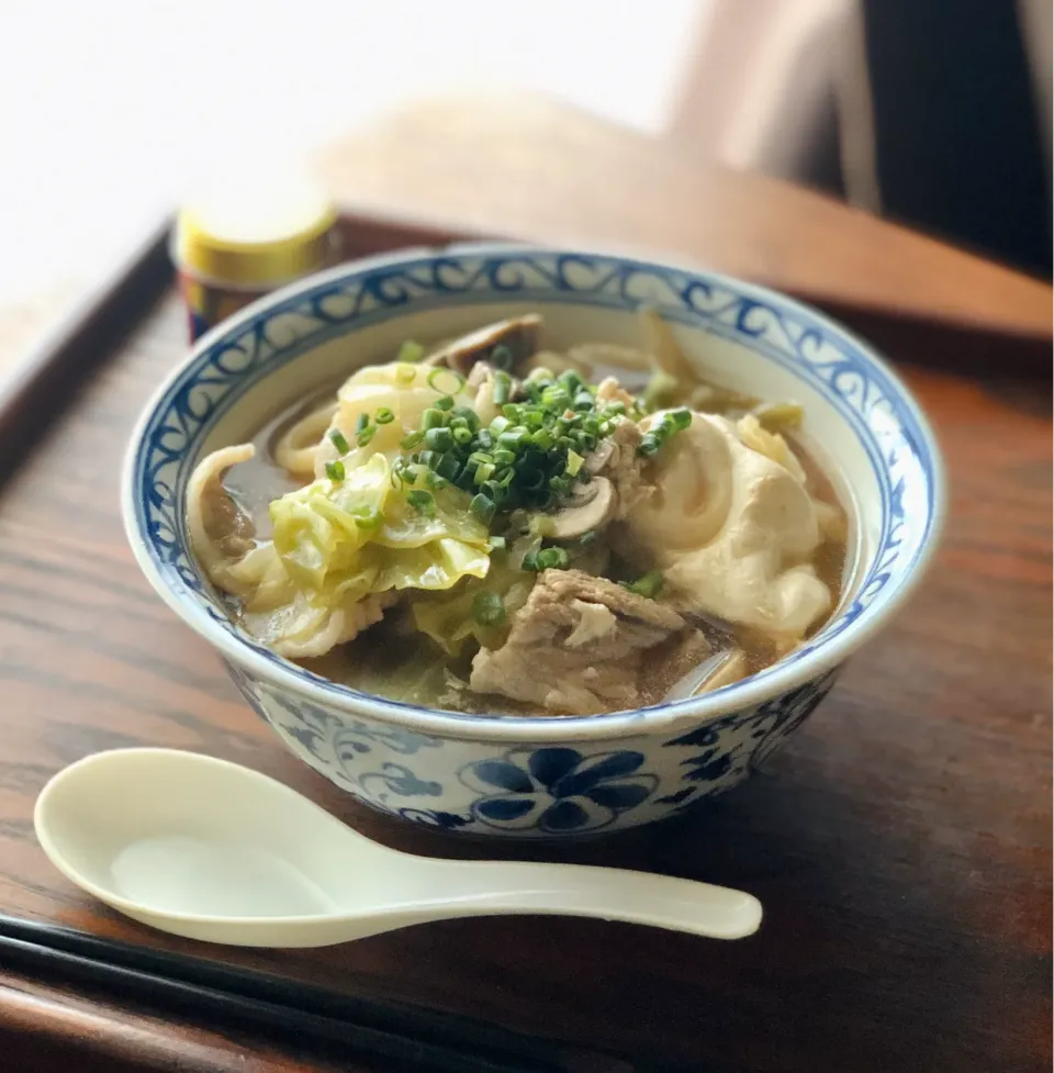 Snapdishの料理写真:今日は寒いので鍋焼きうどん　　　　　　　　　Nabeyaki Udon|マユマユさん