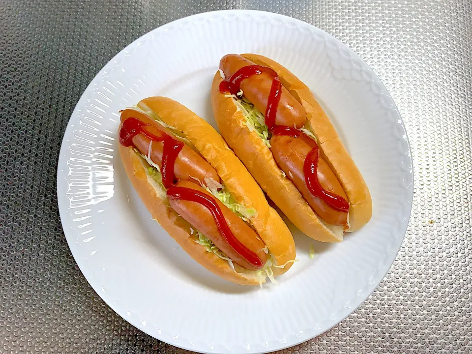 Snapdishの料理写真:ホットドッグ🌭🍎🍨今日の昼食20200413|rococoさん