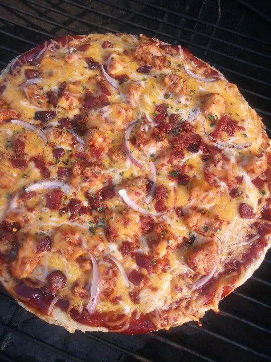 grilled cali style bbq chicken bacon pizza|amazindavisさん