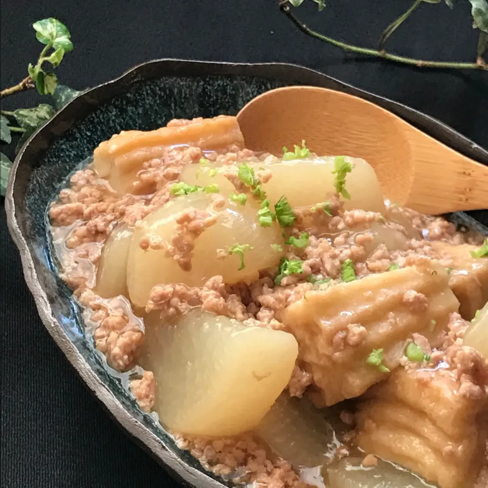 Snapdishの料理写真:🌿春でも冷える日は　ほっこり温まろ😊大根と厚揚げのそぼろ餡🍃|Hollyさん