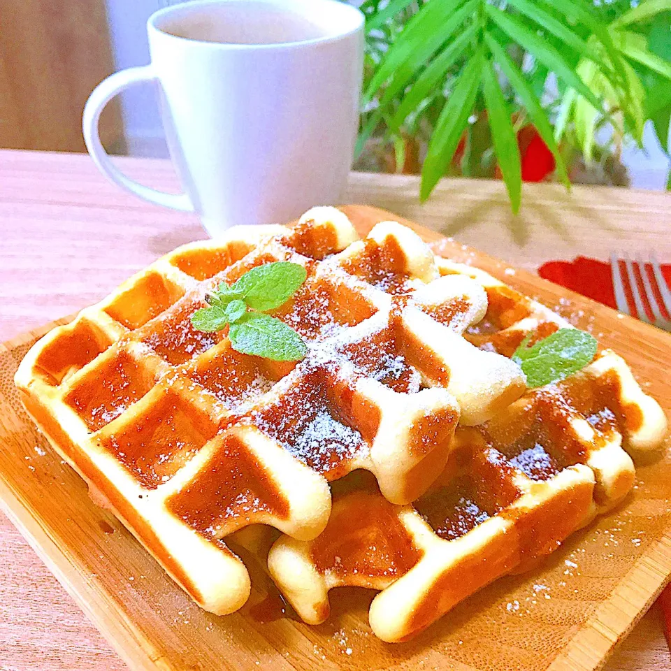 在宅ワーク中の休憩 ワッフルメーカーで🥧ワッフル😋 ・・・あっ会社からmail受信^^;|Sの食卓さん